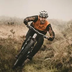 Goodyear Newton MTF Downhill Tubeless Complete Tyre -Bikes Shop Goodyear Newton Downhill Tubeless Front MTB Tyre Black 2 5 Tyres Black GR 015 64 584 V005 R 1