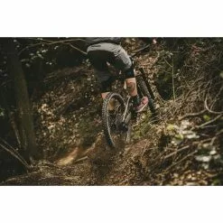 Goodyear Newton Trail Tubeless Rear MTB Tyre Black 2.4" 27. -Bikes Shop Goodyear Newton Trail Tubeless Rear MTB Tyre Tyres Black GR 014 66 584 V002 R 1