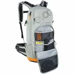 Evoc FR Enduro E-Ride Protector 16L Backpack 16 Evoc FR Enduro E-Ride Protector 16L Backpack -Bikes Shop Green205 2