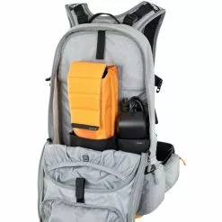 Evoc FR Enduro E-Ride Protector 16L Backpack 18 Evoc FR Enduro E-Ride Protector 16L Backpack -Bikes Shop Green207 1