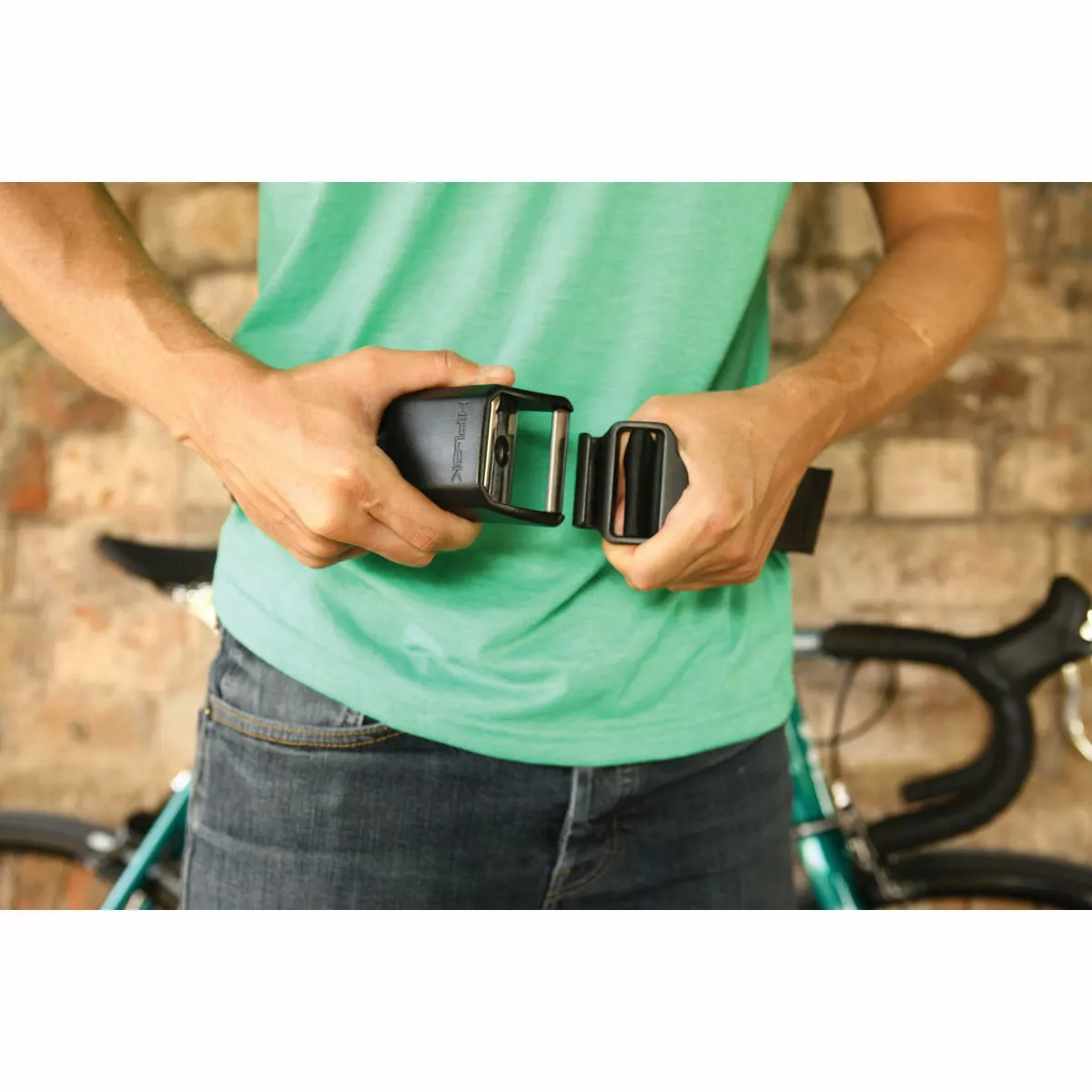 Hiplok GOLD Wearable Bike Chain Lock 3 Hiplok GOLD Wearable Bike Chain Lock - Image 3