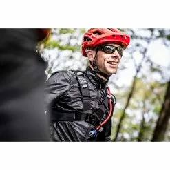 USWE Outlander 3 Hydration Pack -Bikes Shop USWE Outlander 3 Hydration Pack Hydration Packs Carbon Black SS21 V 2031001 3